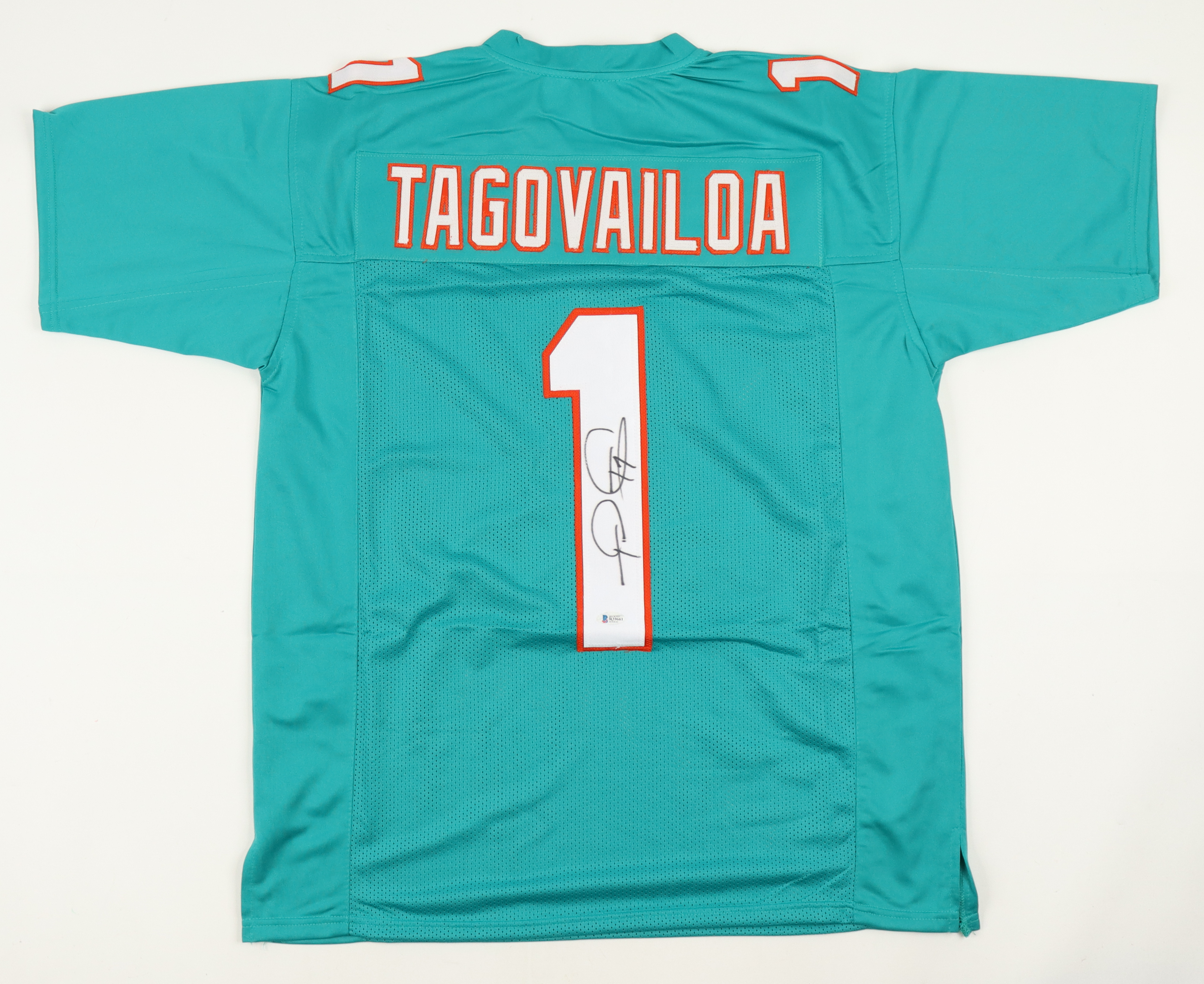 Tua Tagovailoa Signed Jersey (Beckett) at PristineAuction.com Tua Tagovailoa Signed Jersey (Beckett) at PristineAuction.com
