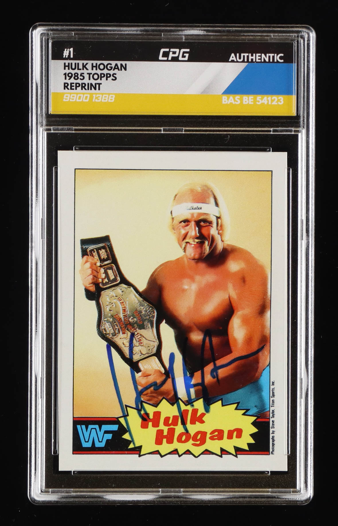 Hulk Hogan Signed 1985 Topps WWF #1 Reprint (CPG & Beckett) at PristineAuction.com Hulk Hogan Signed 1985 Topps WWF #1 Reprint (CPG & Beckett) at PristineAuction.com