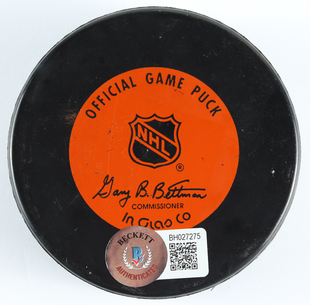 Doug Gilmour Signed Maple Leafs Logo Official Game Puck (Beckett) at PristineAuction.com Doug Gilmour Signed Maple Leafs Logo Official Game Puck (Beckett) at PristineAuction.com