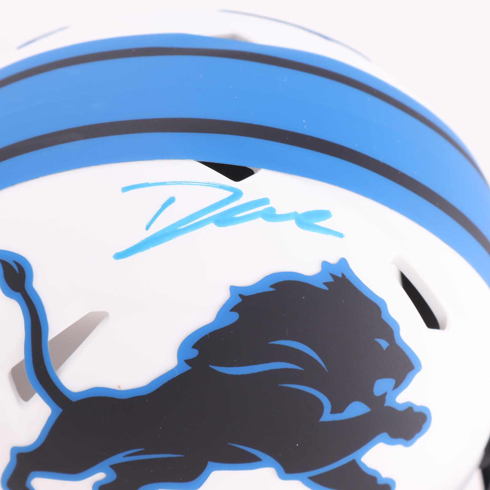 D'Andre Swift Signed Lions Lunar Eclipse Alternate Speed Mini Helmet (JSA) at PristineAuction.com D'Andre Swift Signed Lions Lunar Eclipse Alternate Speed Mini Helmet (JSA) at PristineAuction.com