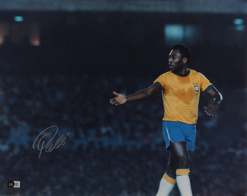 Pele Signed Brazil 16x20 Photo (Beckett) at PristineAuction.com Pele Signed Brazil 16x20 Photo (Beckett) at PristineAuction.com