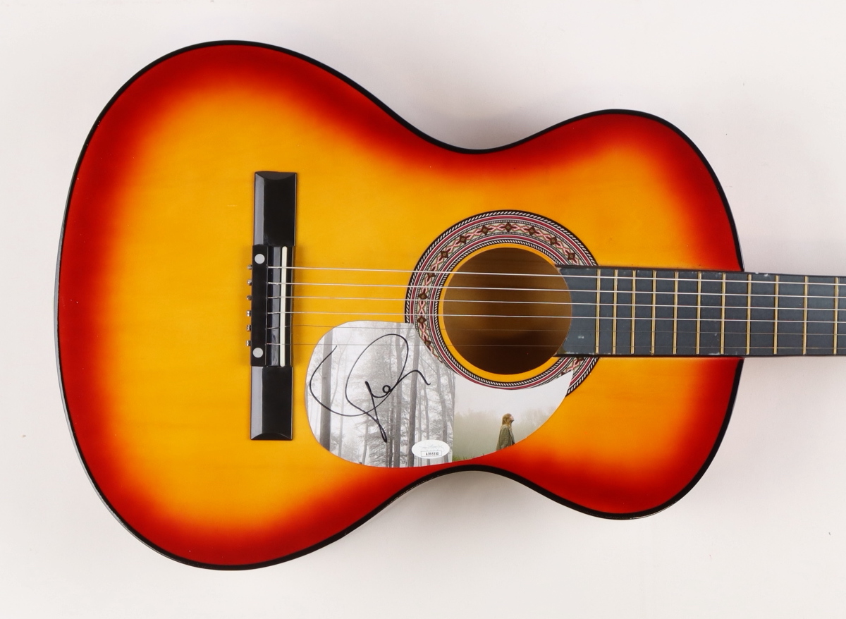 Taylor Swift Signed 39" Acoustic Guitar (JSA) at PristineAuction.com Taylor Swift Signed 39" Acoustic Guitar (JSA) at PristineAuction.com