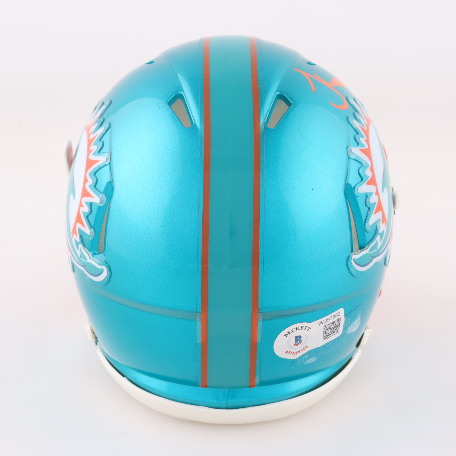 Tyreek Hill Signed Dolphins Flash Alternate Speed Mini Helmet (Beckett) at PristineAuction.com Tyreek Hill Signed Dolphins Flash Alternate Speed Mini Helmet (Beckett) at PristineAuction.com
