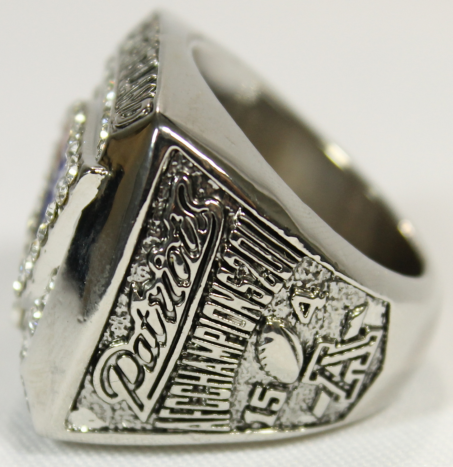 Tom Brady New England Patriots High Quality Replica 2011 AFC Championship Ring at PristineAuction.com Tom Brady New England Patriots High Quality Replica 2011 AFC Championship Ring at PristineAuction.com