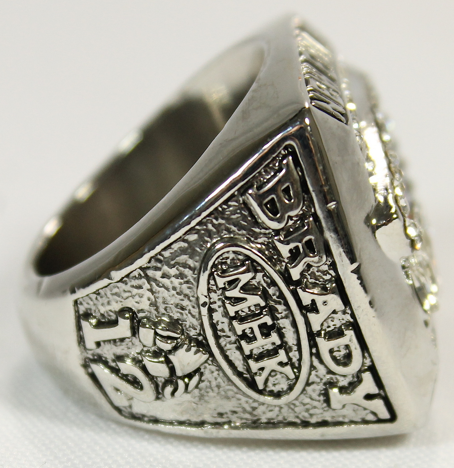 Tom Brady New England Patriots High Quality Replica 2011 AFC Championship Ring at PristineAuction.com Tom Brady New England Patriots High Quality Replica 2011 AFC Championship Ring at PristineAuction.com