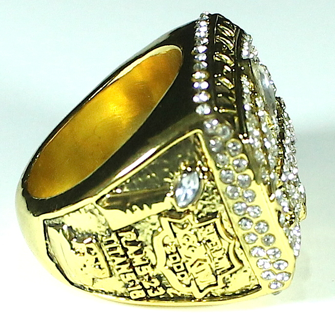 Kurt Warner St. Louis Rams High Quality Replica 1999 Super Bowl XXXIV Championship Ring at PristineAuction.com Kurt Warner St. Louis Rams High Quality Replica 1999 Super Bowl XXXIV Championship Ring at PristineAuction.com