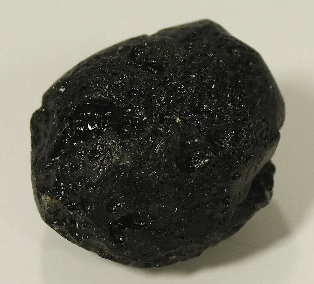 Tektite Meteorite from Thailand/China (28.1 grams) at PristineAuction.com Tektite Meteorite from Thailand/China (28.1 grams) at PristineAuction.com