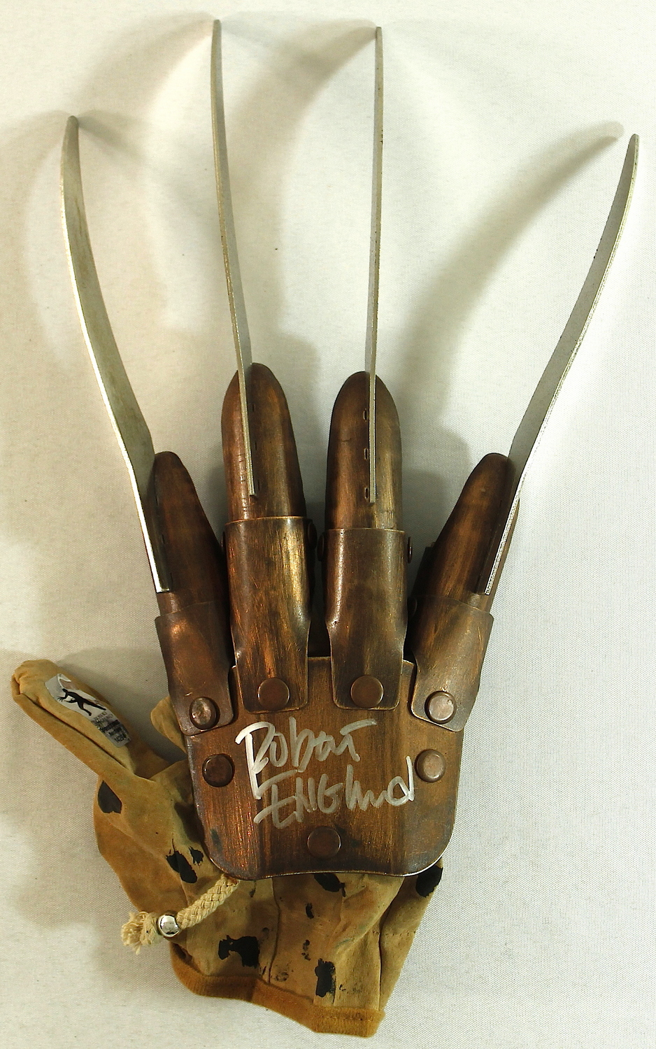 Robert Englund Signed "A Nightmare on Elm Street" Freddy Krueger High Quality Replica Glove (Englund COA) at PristineAuction.com Robert Englund Signed "A Nightmare on Elm Street" Freddy Krueger High Quality Replica Glove (Englund COA) at PristineAuction.com