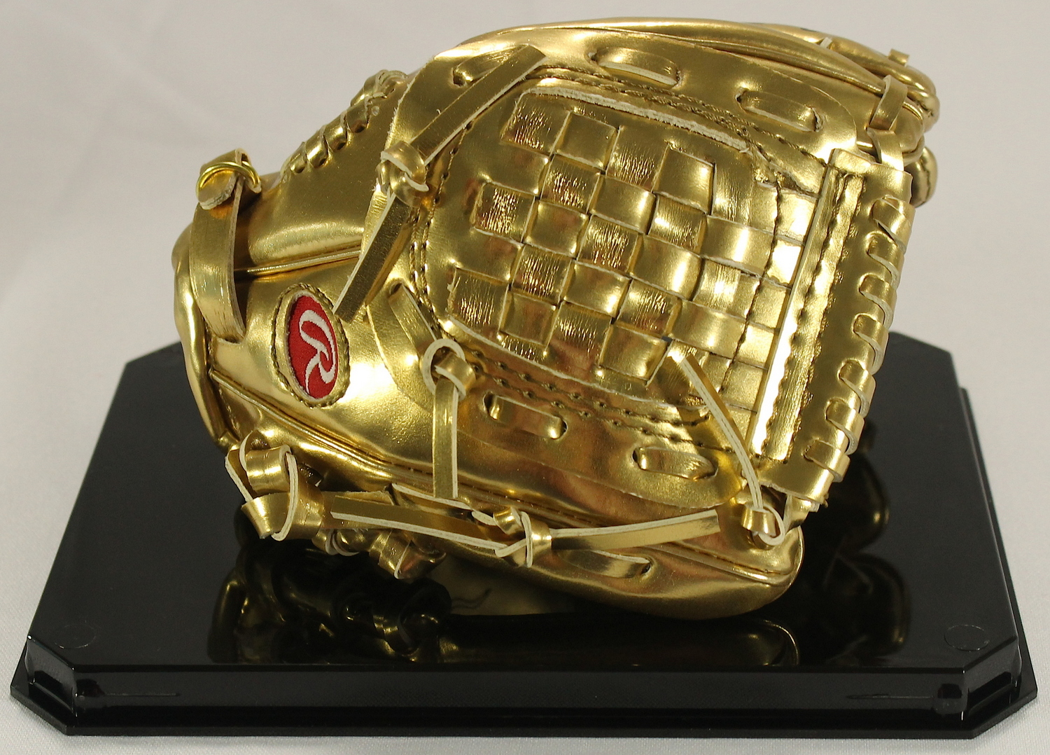 Brooks Robinson Signed Rawlings Gold Glove Mini-Baseball Glove Inscribed "16 x G.G." with Display Case (PSA COA) at PristineAuction.com Brooks Robinson Signed Rawlings Gold Glove Mini-Baseball Glove Inscribed "16 x G.G." with Display Case (PSA COA) at PristineAuction.com