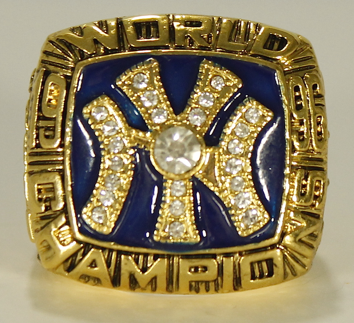 Derek Jeter New York Yankees High Quality Replica 1996 World Series Ring at PristineAuction.com Derek Jeter New York Yankees High Quality Replica 1996 World Series Ring at PristineAuction.com