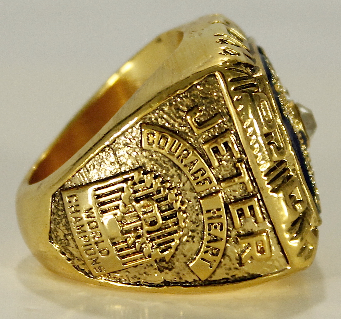 Derek Jeter New York Yankees High Quality Replica 1996 World Series Ring at PristineAuction.com Derek Jeter New York Yankees High Quality Replica 1996 World Series Ring at PristineAuction.com