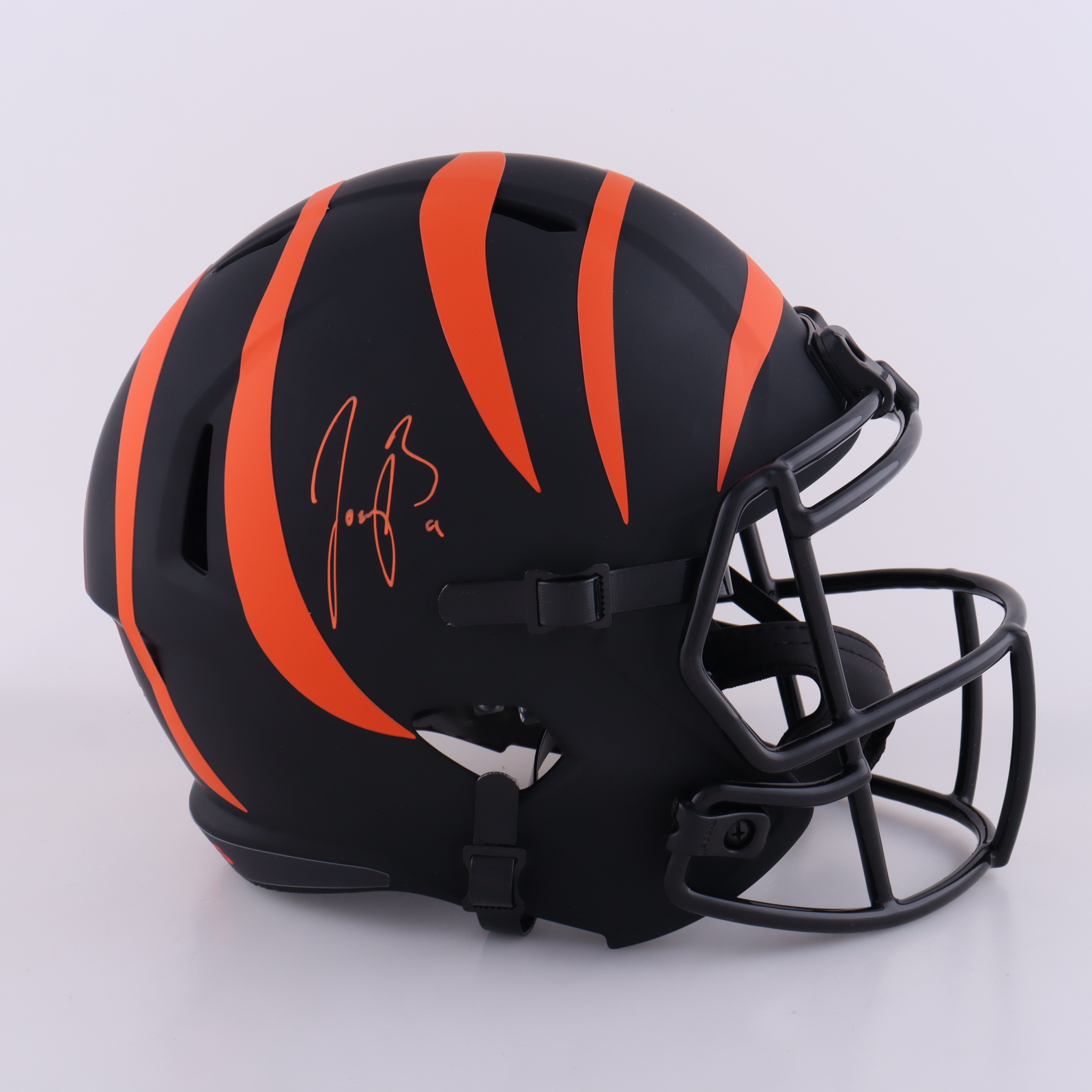 Joe Burrow Signed Bengals Full-Size Eclipse Alternate Speed Helmet (Fanatics) at PristineAuction.com Joe Burrow Signed Bengals Full-Size Eclipse Alternate Speed Helmet (Fanatics) at PristineAuction.com