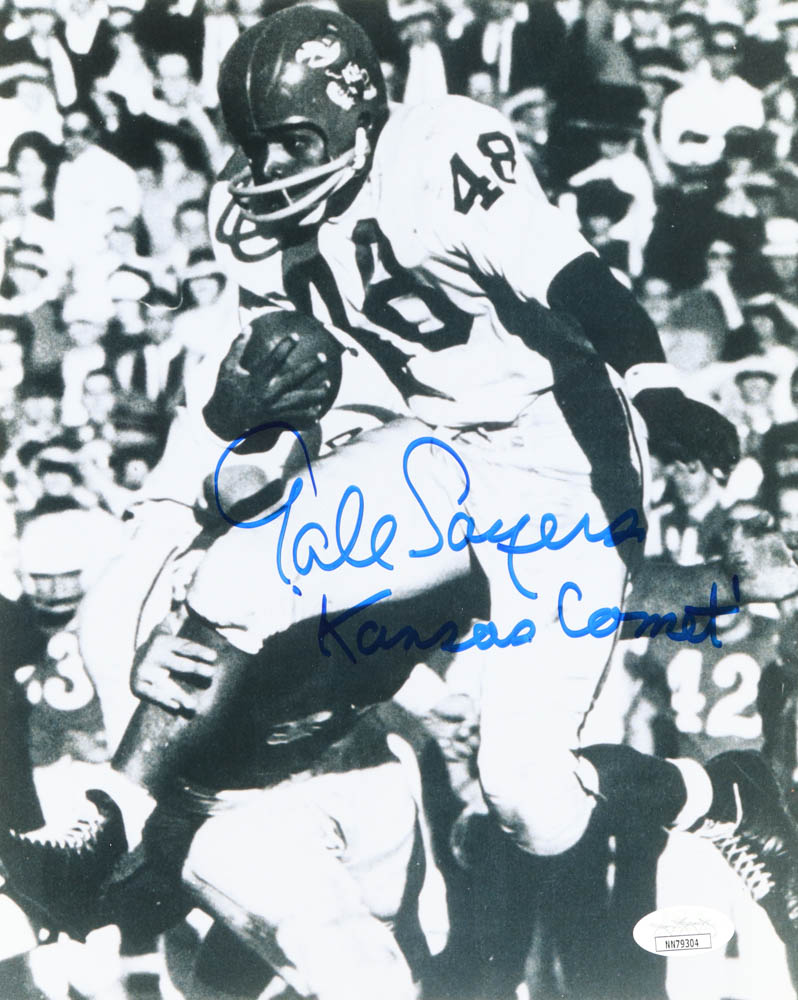 Gale Sayers Signed Kansas Jayhawks 8x10 Photo Inscribed "Kansas Comet" (JSA) at PristineAuction.com Gale Sayers Signed Kansas Jayhawks 8x10 Photo Inscribed "Kansas Comet" (JSA) at PristineAuction.com