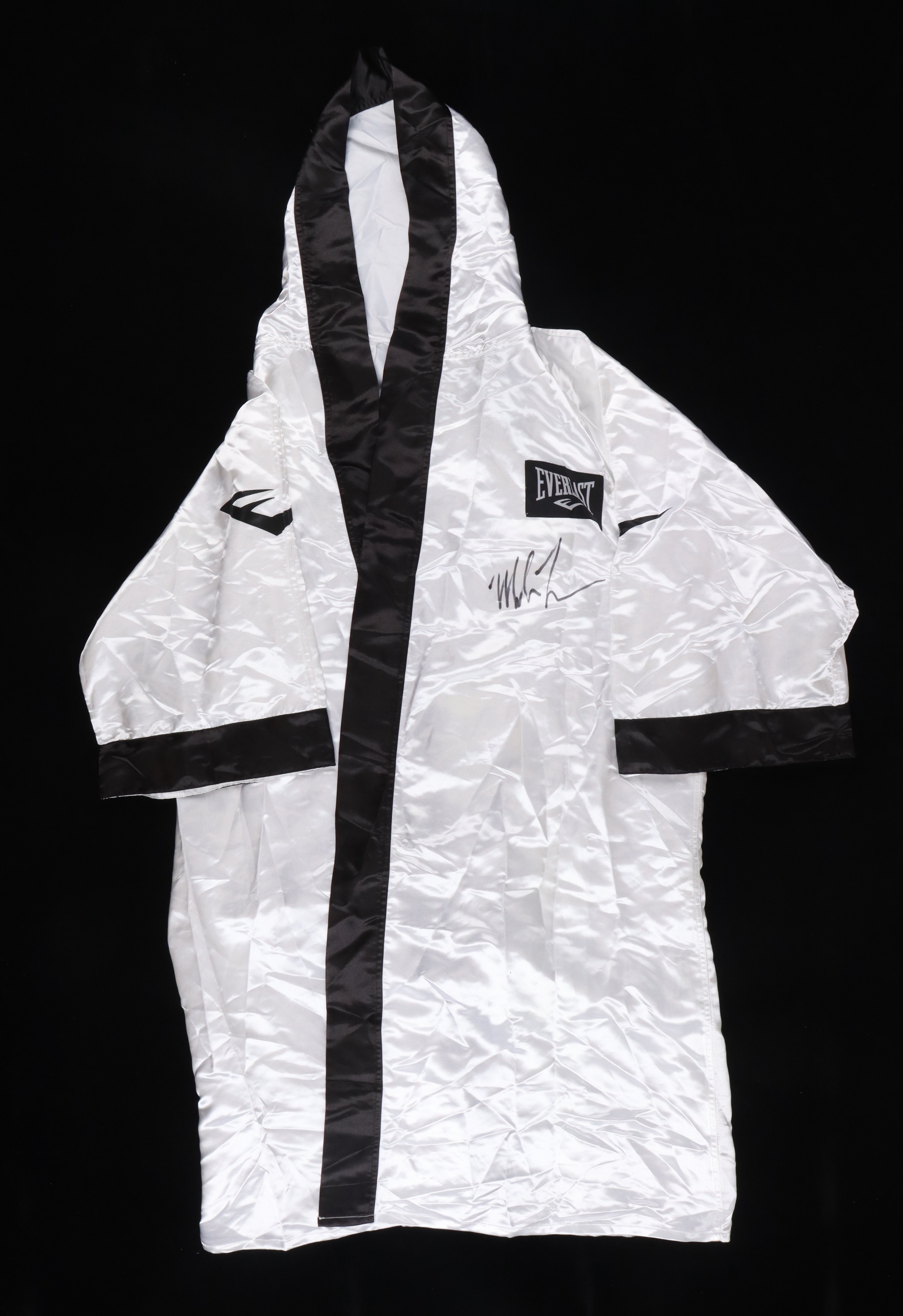 Mike Tyson Signed Everlast Boxing Robe (PSA & Tyson) at PristineAuction.com Mike Tyson Signed Everlast Boxing Robe (PSA & Tyson) at PristineAuction.com