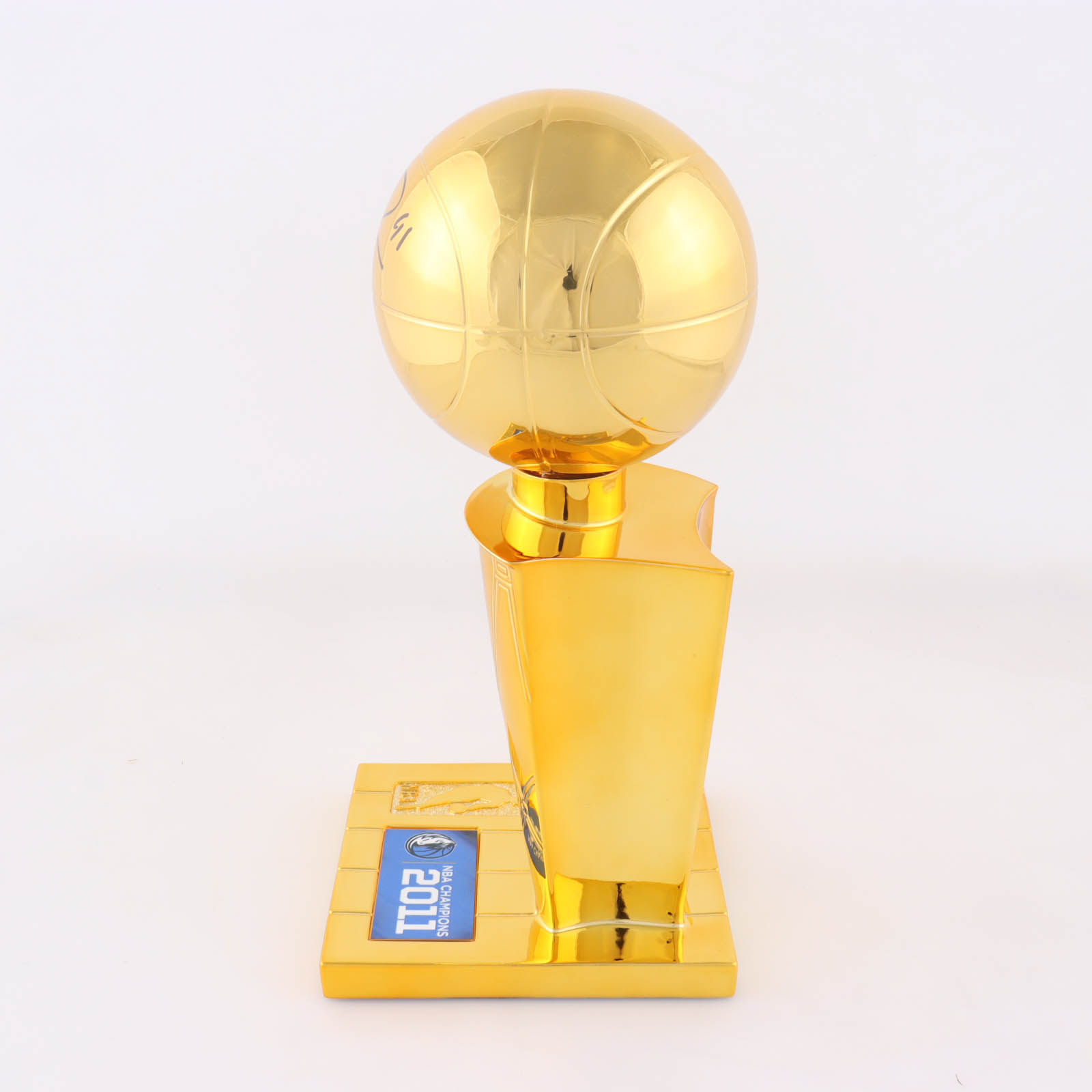 Dirk Nowitzki Signed Mavericks Trophy (Fanatics) at PristineAuction.com Dirk Nowitzki Signed Mavericks Trophy (Fanatics) at PristineAuction.com