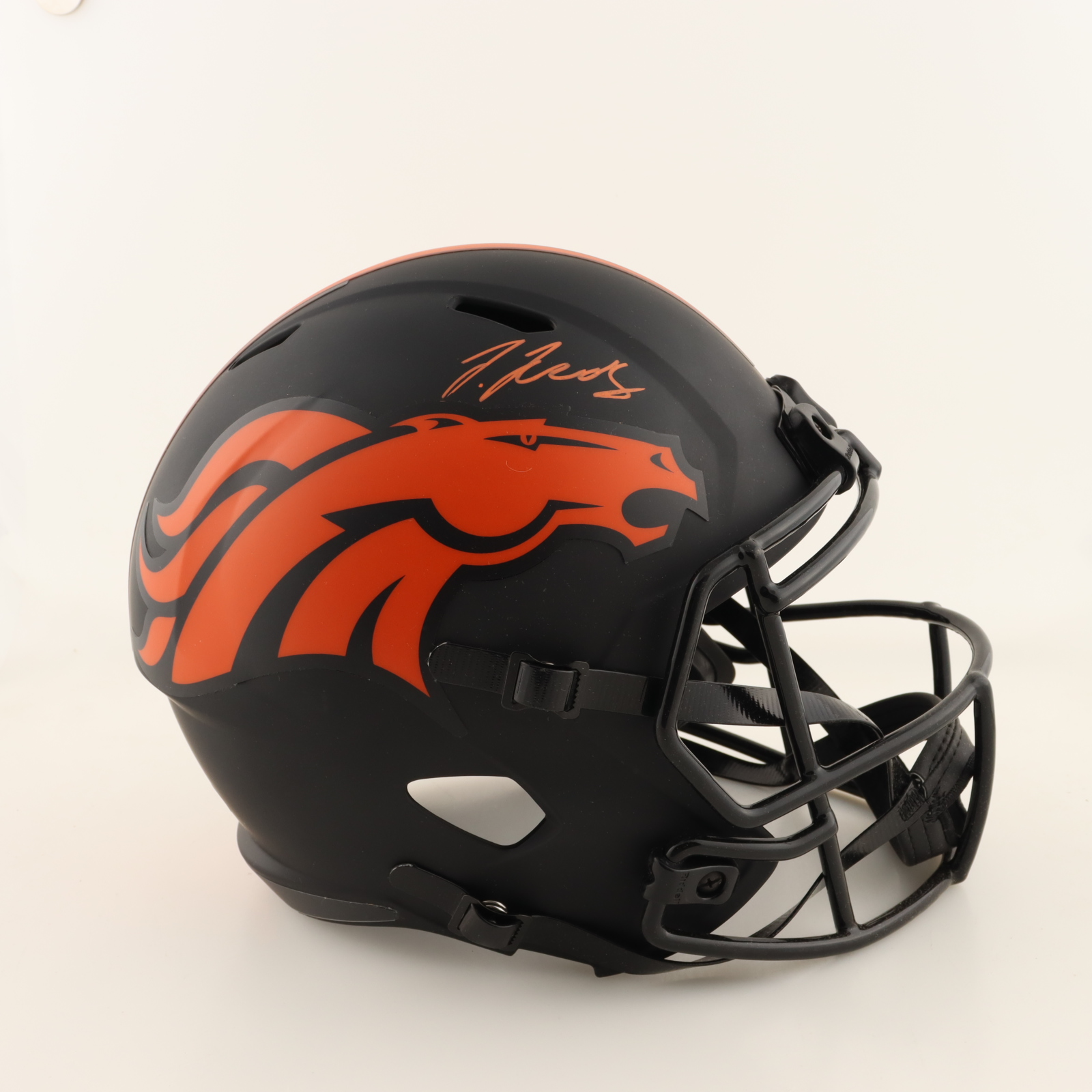 Jerry Jeudy Signed Broncos Full-Size Eclipse Alternate Speed Helmet (Beckett) at PristineAuction.com Jerry Jeudy Signed Broncos Full-Size Eclipse Alternate Speed Helmet (Beckett) at PristineAuction.com