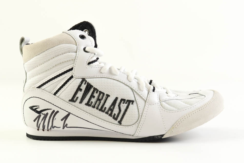 Mike Tyson Signed Everlast Boxing Boot (PSA & Tyson) at PristineAuction.com Mike Tyson Signed Everlast Boxing Boot (PSA & Tyson) at PristineAuction.com