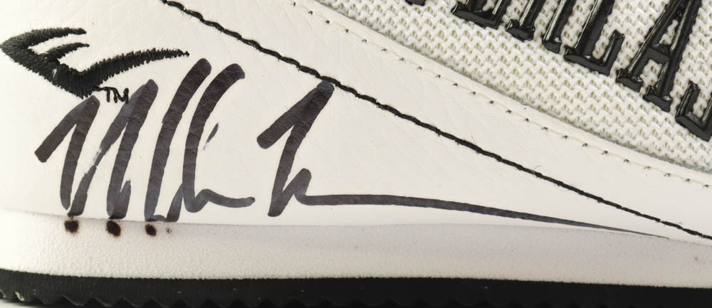 Mike Tyson Signed Everlast Boxing Boot (PSA & Tyson) at PristineAuction.com Mike Tyson Signed Everlast Boxing Boot (PSA & Tyson) at PristineAuction.com