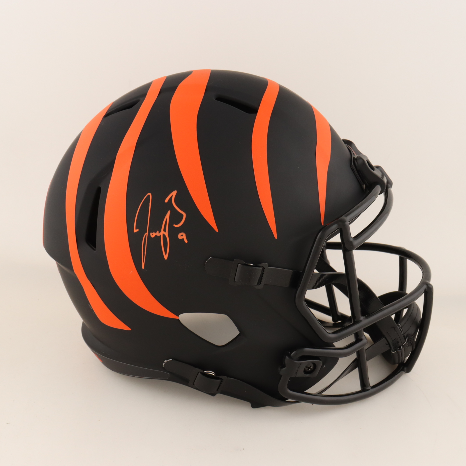 Joe Burrow Signed Bengals Full-Size Eclipse Alternate Speed Helmet (Fanatics) at PristineAuction.com Joe Burrow Signed Bengals Full-Size Eclipse Alternate Speed Helmet (Fanatics) at PristineAuction.com