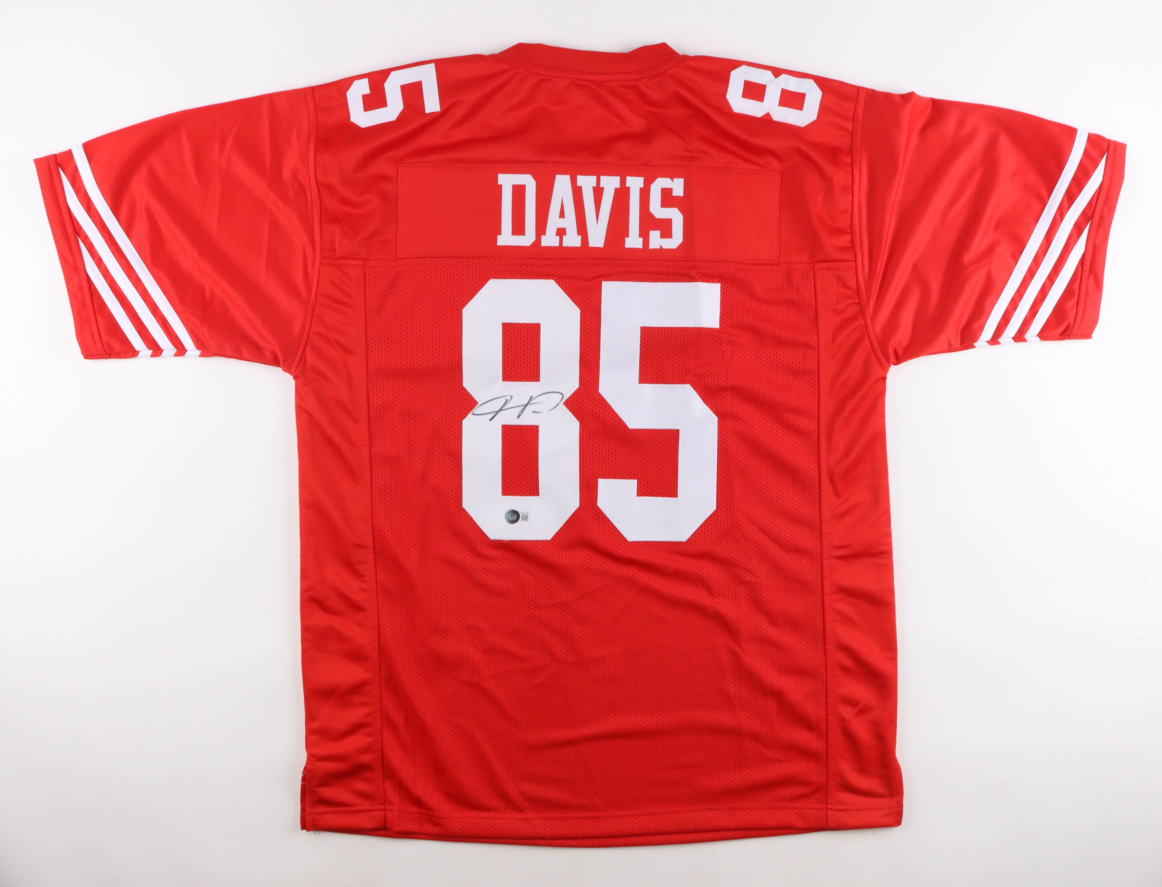 Vernon Davis Signed Jersey (Beckett) at PristineAuction.com Vernon Davis Signed Jersey (Beckett) at PristineAuction.com