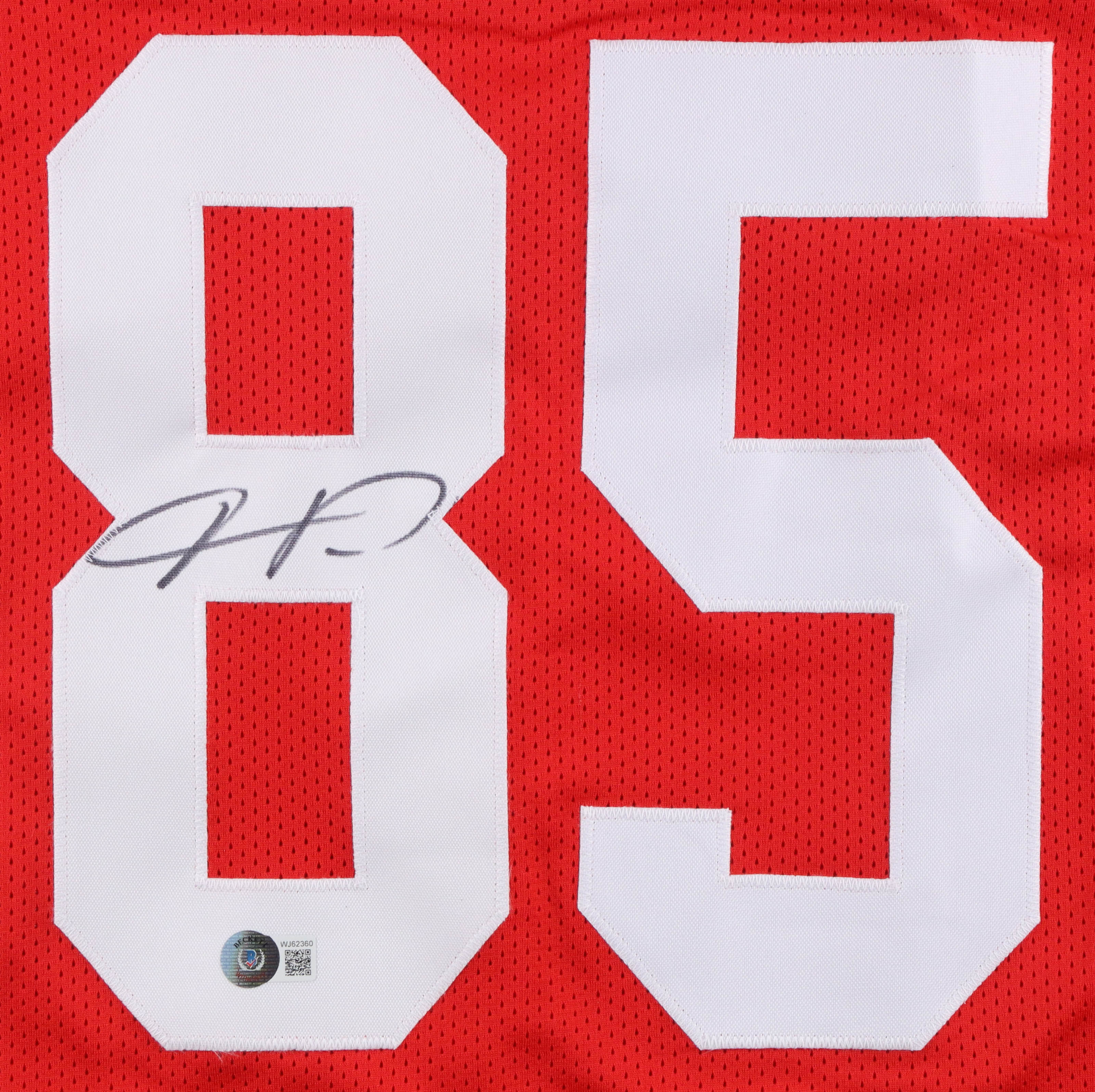 Vernon Davis Signed Jersey (Beckett) at PristineAuction.com Vernon Davis Signed Jersey (Beckett) at PristineAuction.com