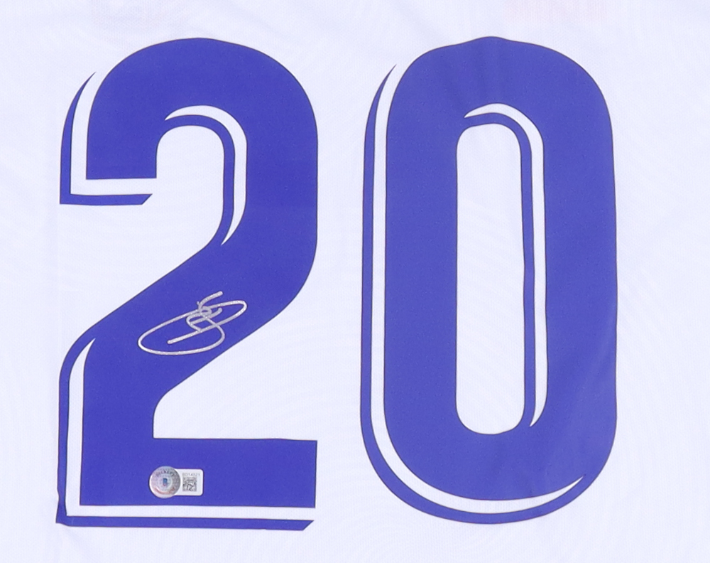 Vinicius Junior Signed Real Madrid Jersey (Beckett) at PristineAuction.com Vinicius Junior Signed Real Madrid Jersey (Beckett) at PristineAuction.com