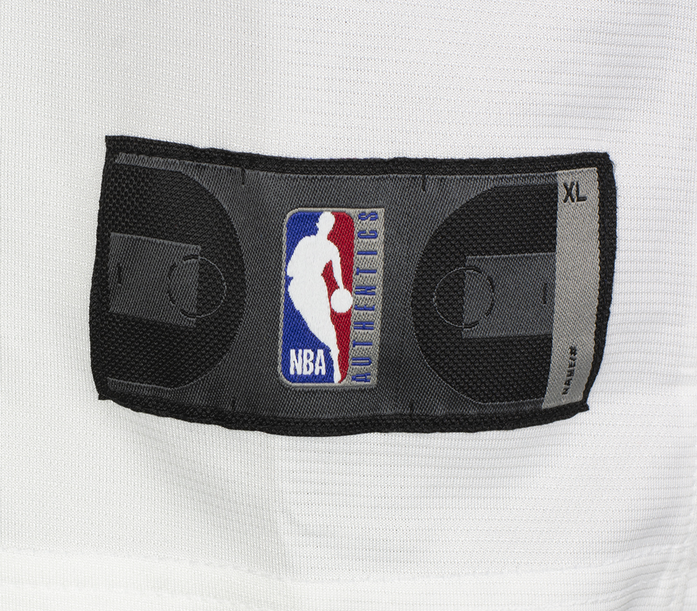 DeMar DeRozan Signed Fanatics Jersey (Beckett) at PristineAuction.com DeMar DeRozan Signed Fanatics Jersey (Beckett) at PristineAuction.com