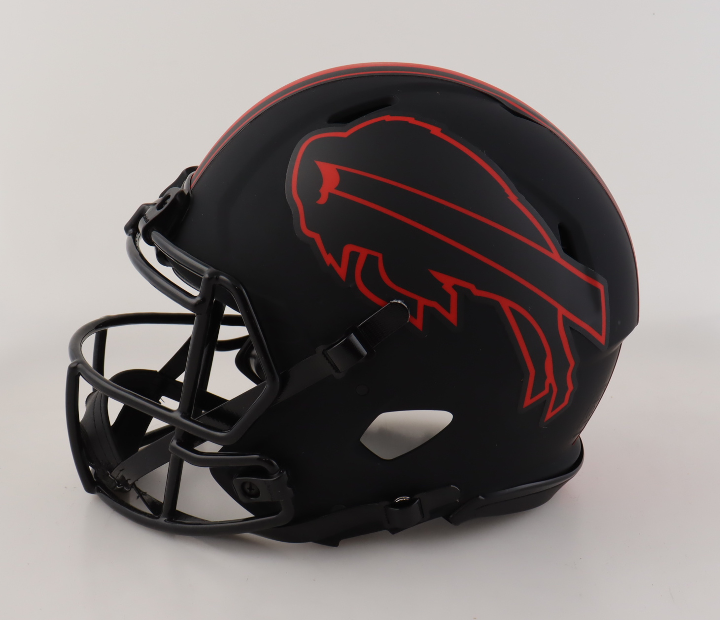 Stefon Diggs Signed Bills Full-Size Authentic On-Field Eclipse Alternate Speed Helmet (Beckett) at PristineAuction.com Stefon Diggs Signed Bills Full-Size Authentic On-Field Eclipse Alternate Speed Helmet (Beckett) at PristineAuction.com