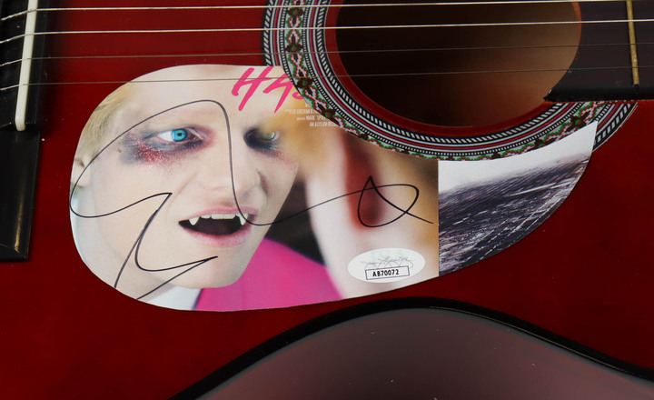 Ed Sheeran Signed Custom 39" Acoustic Guitar (JSA) at PristineAuction.com Ed Sheeran Signed Custom 39" Acoustic Guitar (JSA) at PristineAuction.com