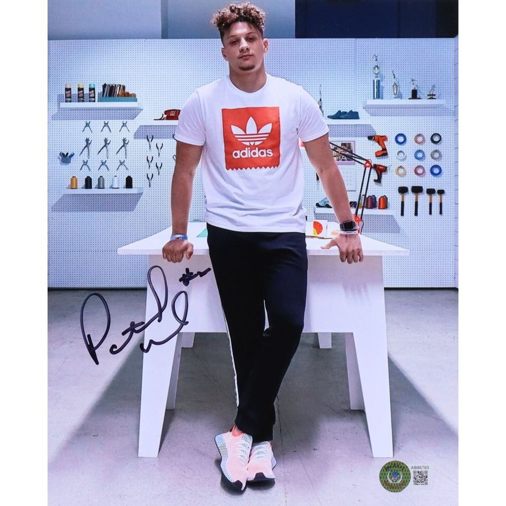 Patrick Mahomes II Signed 8x10 Photo (Beckett) | Pristine Auction