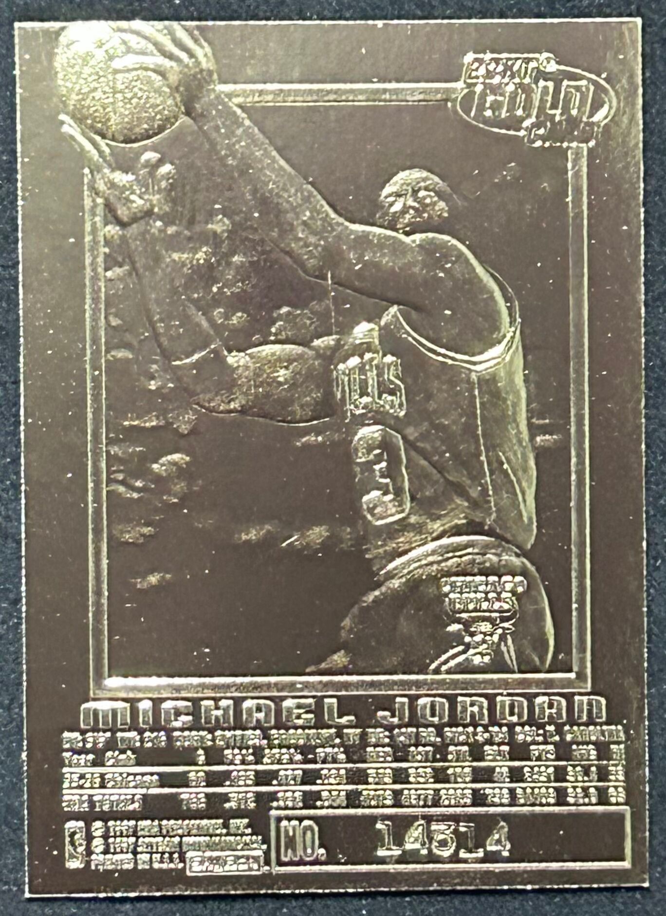 Michael Jordan 1997 S.B. EX-2001 23kt Gold Holographic Red Signature Card #14314 at PristineAuction.com Michael Jordan 1997 S.B. EX-2001 23kt Gold Holographic Red Signature Card #14314 at PristineAuction.com