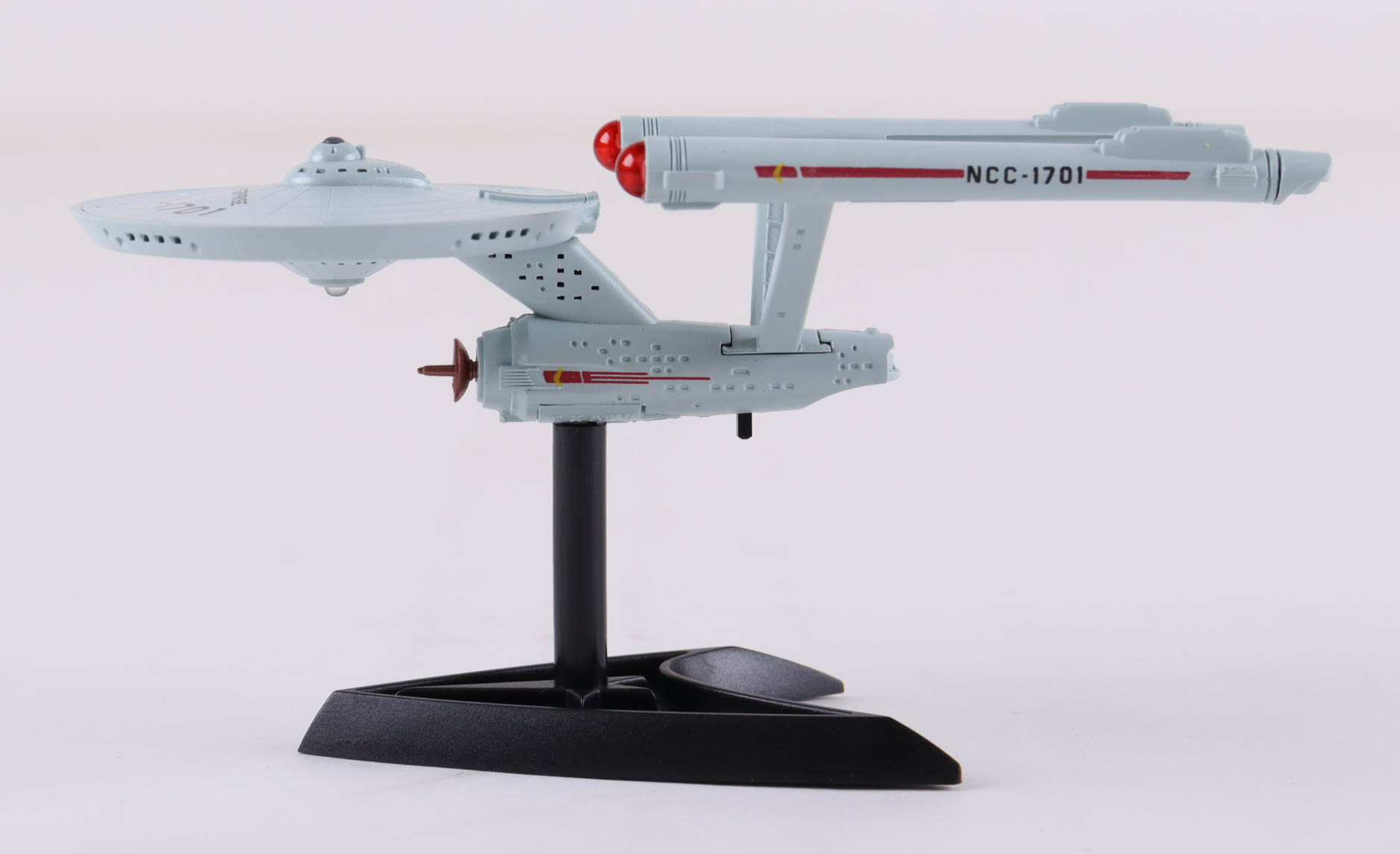 "Star Trek" USS Enterprise Electronic Light Up Starship Figure at PristineAuction.com "Star Trek" USS Enterprise Electronic Light Up Starship Figure at PristineAuction.com