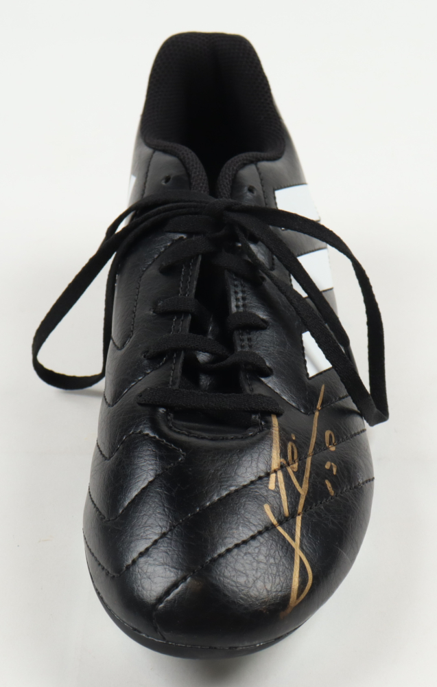 Lionel Messi Signed Adidas Soccer Cleat (Beckett) Pristine Auction