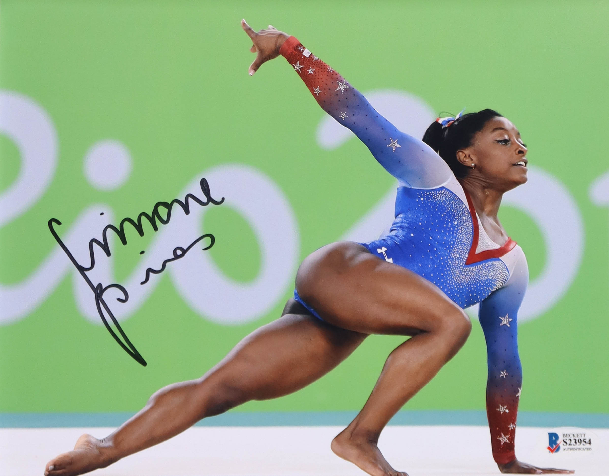 Simone Biles Signed 8x10 Photo (Beckett) at PristineAuction.com Simone Biles Signed 8x10 Photo (Beckett) at PristineAuction.com