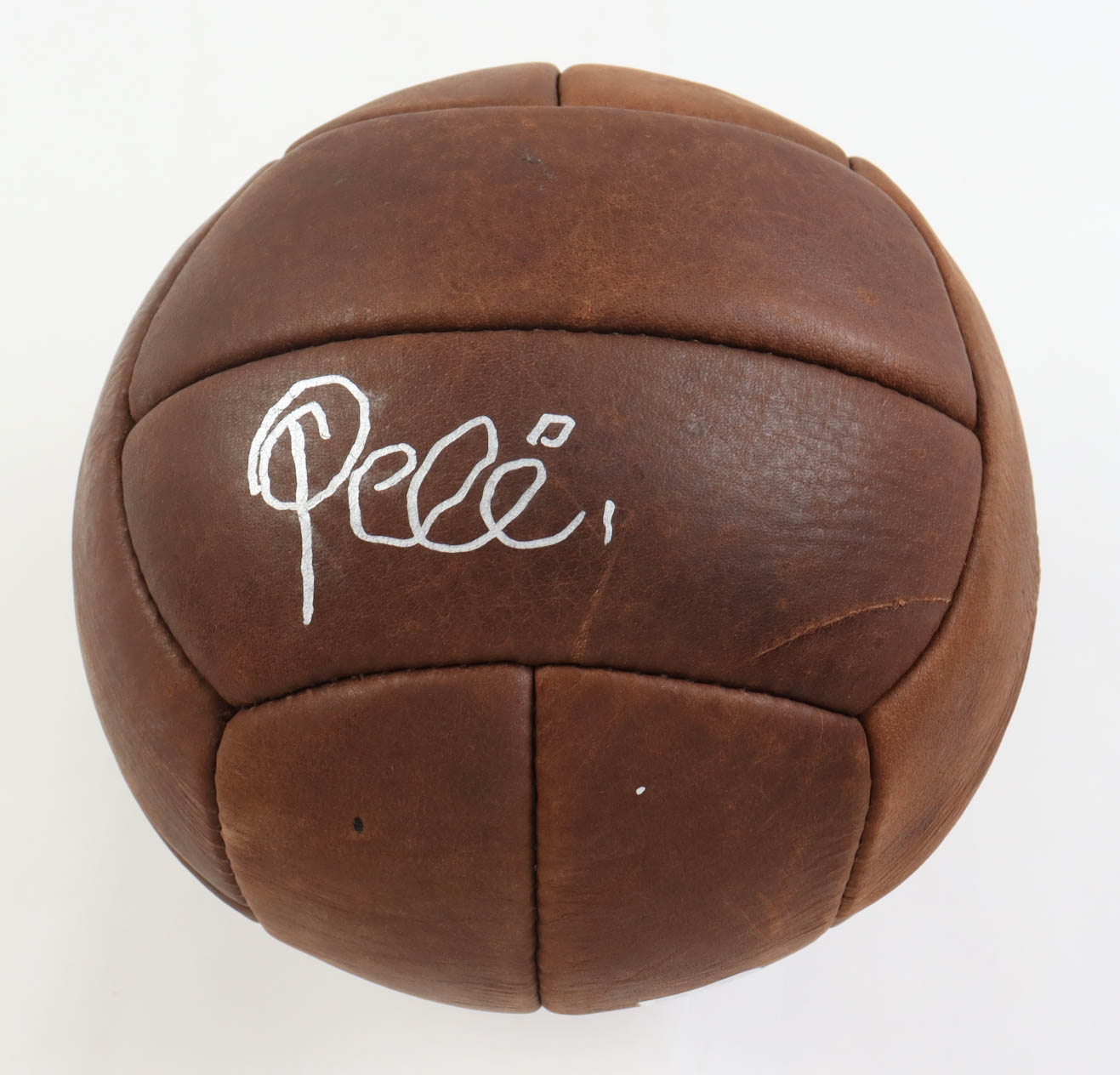 Pele Signed Vintage Soccer Ball (Beckett) at PristineAuction.com Pele Signed Vintage Soccer Ball (Beckett) at PristineAuction.com