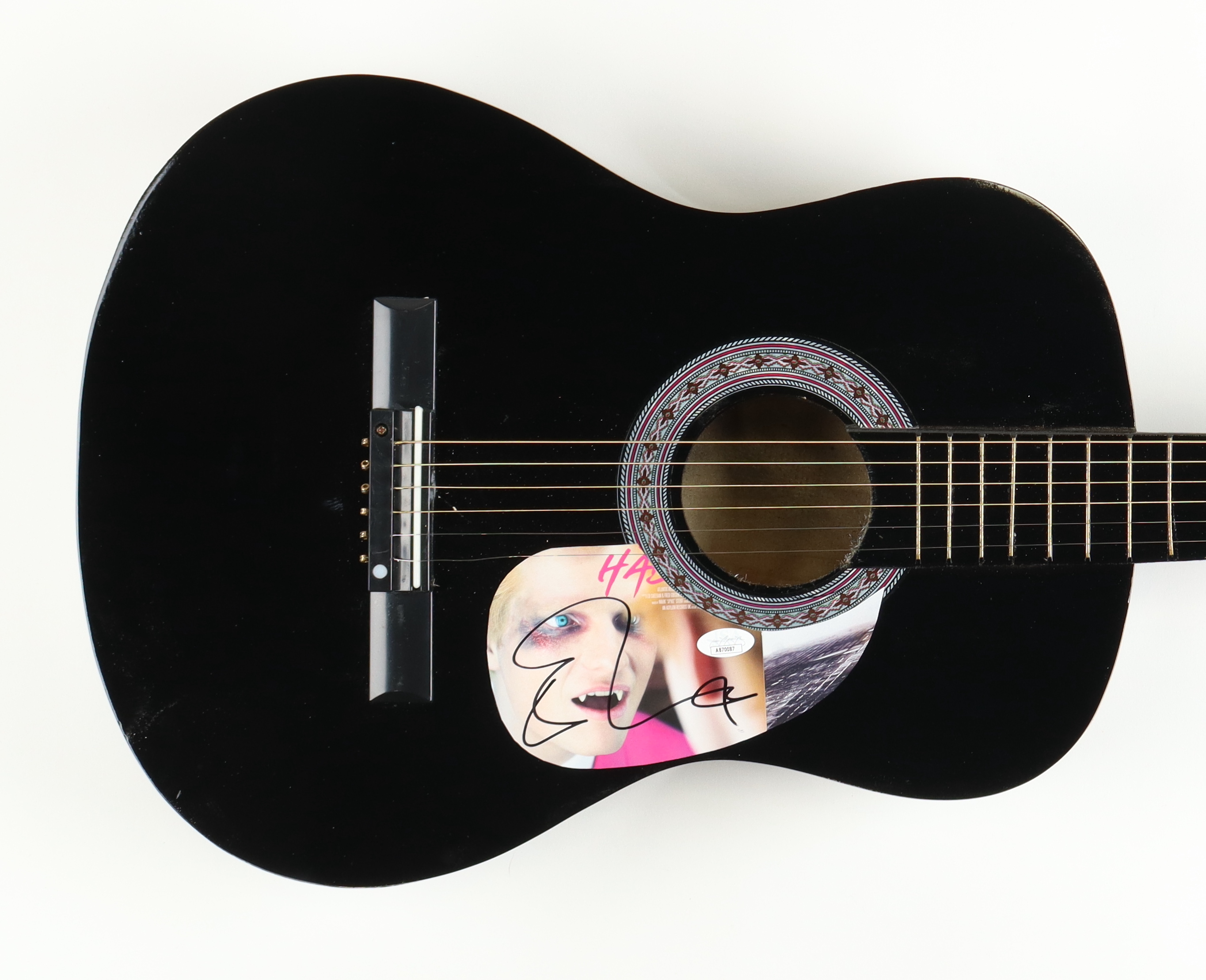 Ed Sheeran Signed 39" Acoustic Guitar (JSA) at PristineAuction.com Ed Sheeran Signed 39" Acoustic Guitar (JSA) at PristineAuction.com