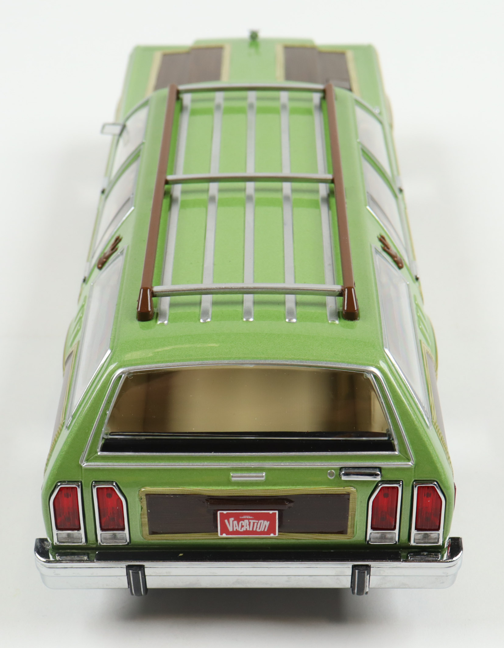 Chevy Chase Signed "National Lampoon's Vacation" Wagon Queen 1:18 Scale Die-Cast Car with Original Packaging (Beckett) at PristineAuction.com Chevy Chase Signed "National Lampoon's Vacation" Wagon Queen 1:18 Scale Die-Cast Car with Original Packaging (Beckett) at PristineAuction.com