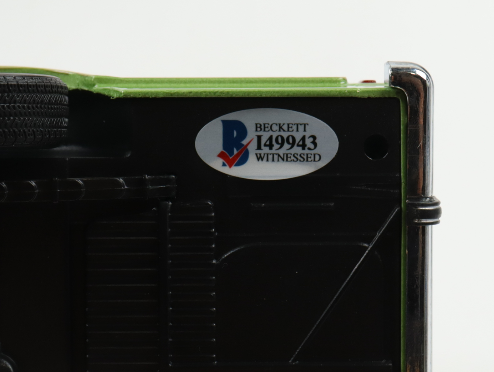 Chevy Chase Signed "National Lampoon's Vacation" Wagon Queen 1:18 Scale Die-Cast Car with Original Packaging (Beckett) at PristineAuction.com Chevy Chase Signed "National Lampoon's Vacation" Wagon Queen 1:18 Scale Die-Cast Car with Original Packaging (Beckett) at PristineAuction.com