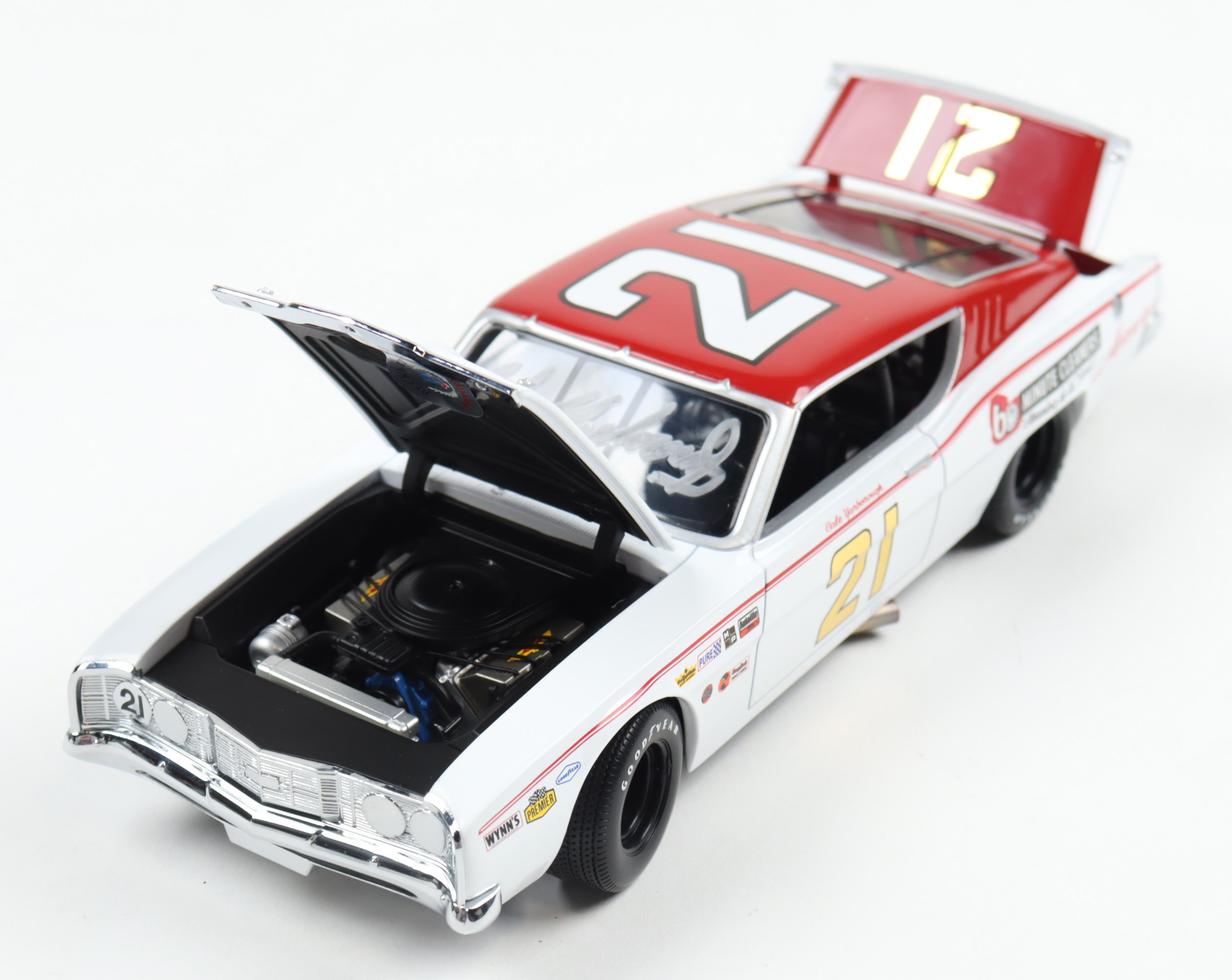 Cale Yarborough Signed NASCAR #21 1968 Mercury Cyclone 1:24 Premium Diecast Car (Beckett) at PristineAuction.com Cale Yarborough Signed NASCAR #21 1968 Mercury Cyclone 1:24 Premium Diecast Car (Beckett) at PristineAuction.com