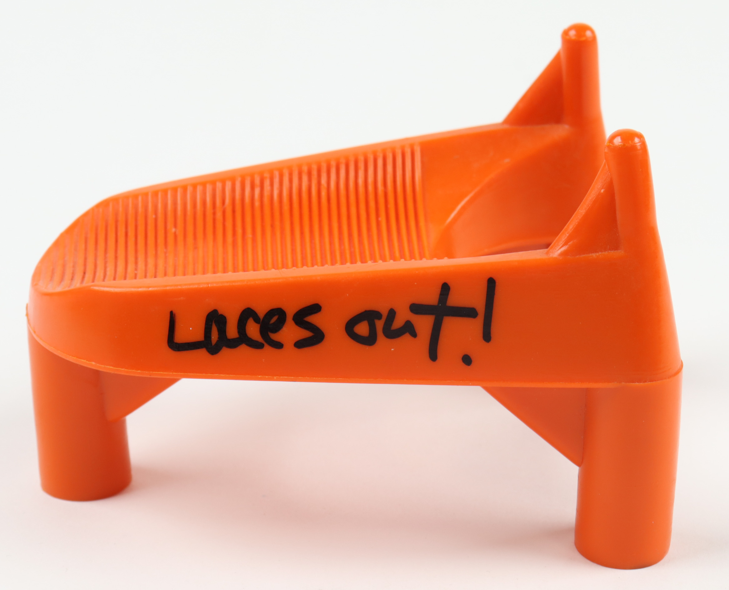 Sean Young Signed "Ace Ventura: Pet Detective" Kicking Tee Inscribed "Laces Out!" (JSA) at PristineAuction.com Sean Young Signed "Ace Ventura: Pet Detective" Kicking Tee Inscribed "Laces Out!" (JSA) at PristineAuction.com