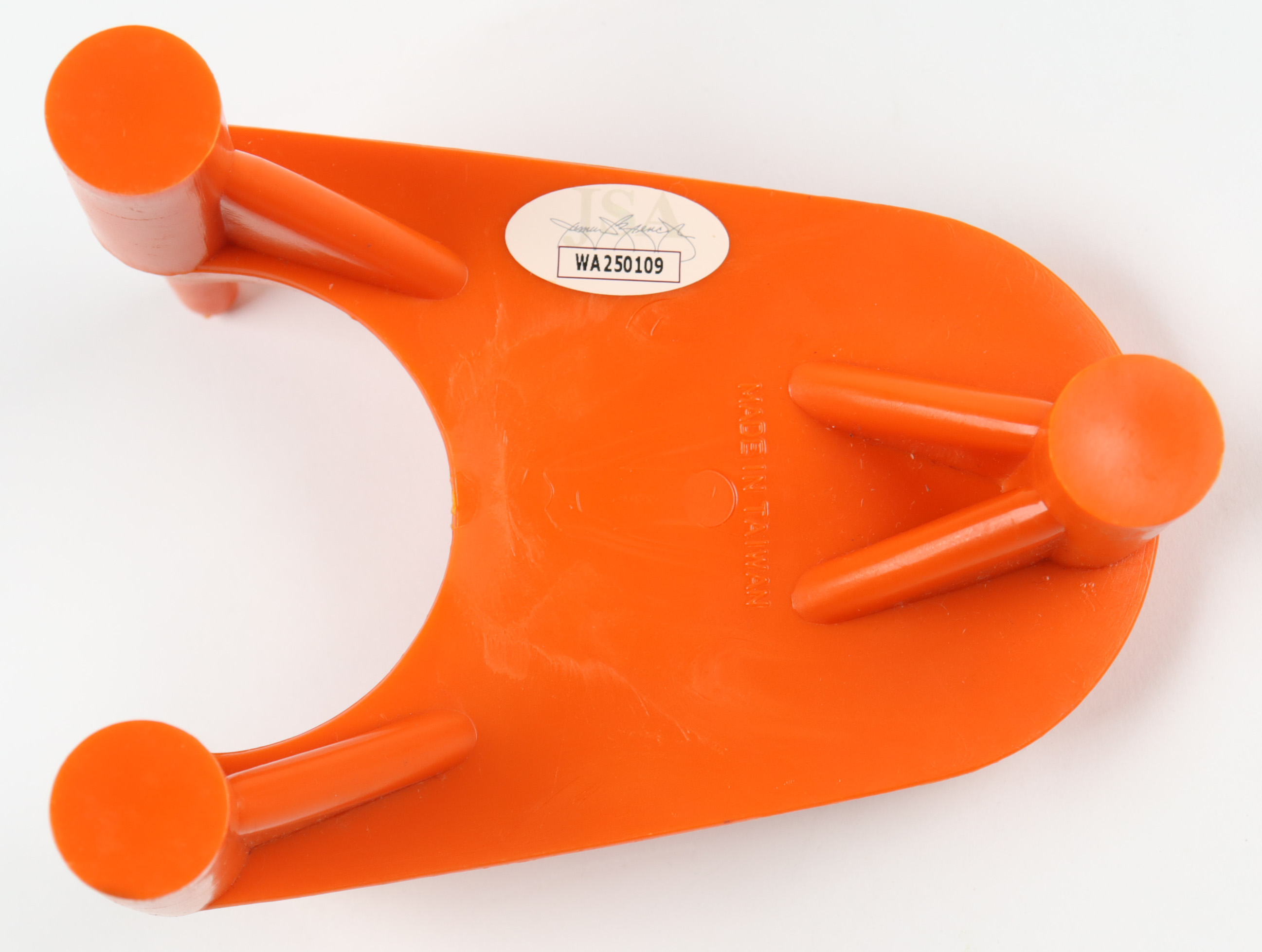 Sean Young Signed "Ace Ventura: Pet Detective" Kicking Tee Inscribed "Laces Out!" (JSA) at PristineAuction.com Sean Young Signed "Ace Ventura: Pet Detective" Kicking Tee Inscribed "Laces Out!" (JSA) at PristineAuction.com