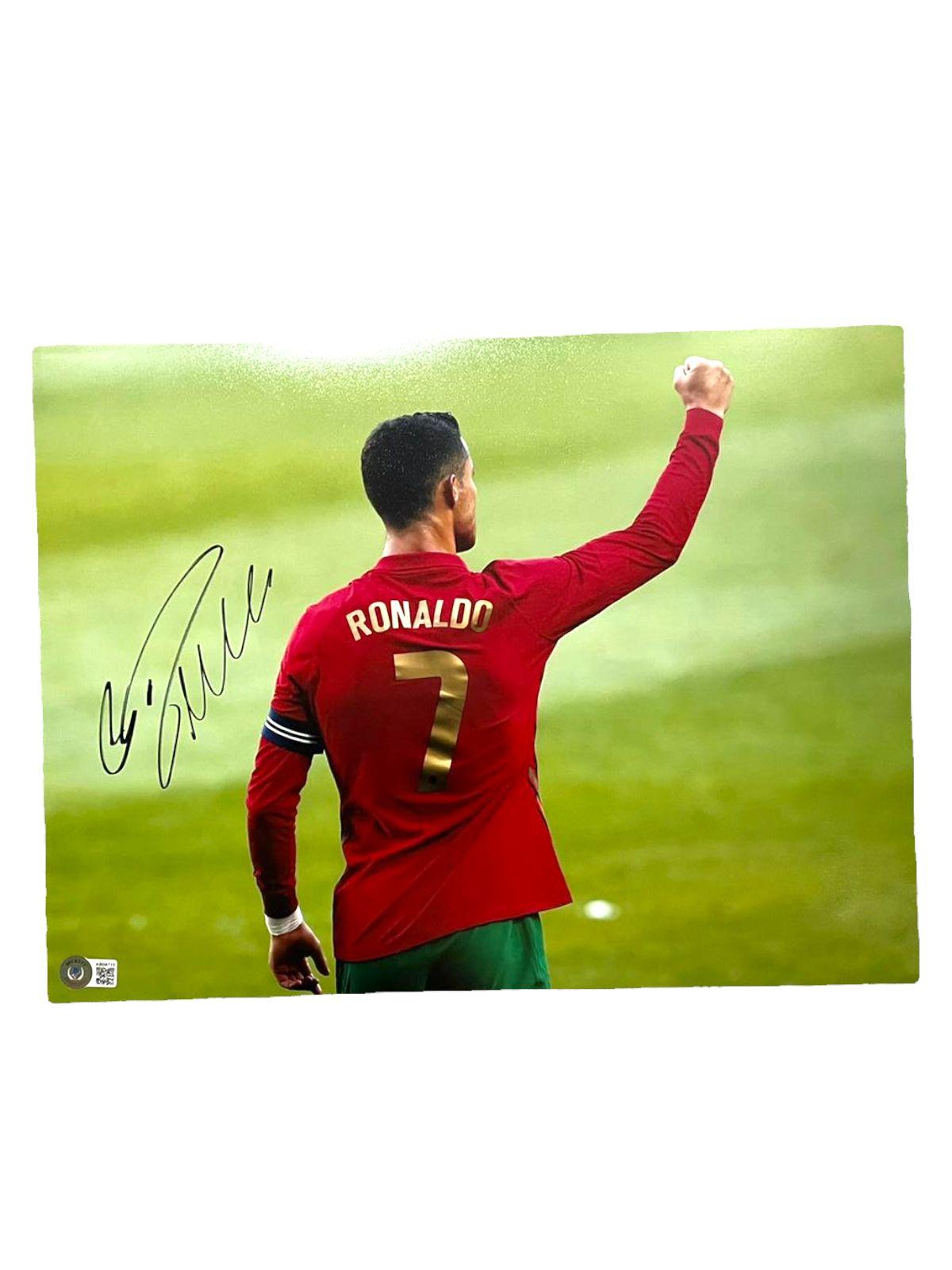 Cristiano Ronaldo Signed Photograph 12 x 16 (Beckett) at PristineAuction.com Cristiano Ronaldo Signed Photograph 12 x 16 (Beckett) at PristineAuction.com