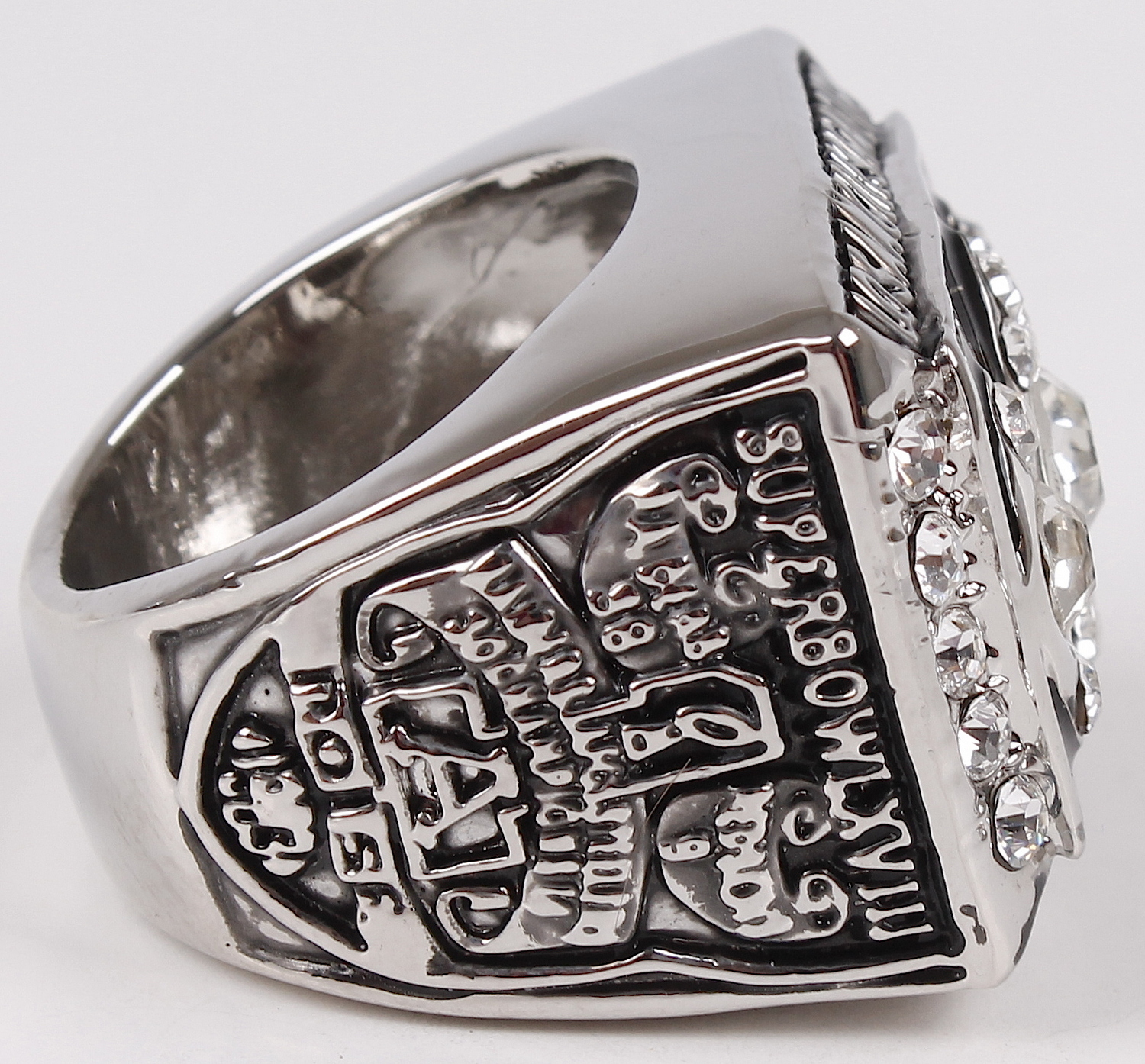 Marcus Allen Los Angeles Raiders High Quality Replica 1983 Super Bowl XVIII Championship Ring at PristineAuction.com Marcus Allen Los Angeles Raiders High Quality Replica 1983 Super Bowl XVIII Championship Ring at PristineAuction.com