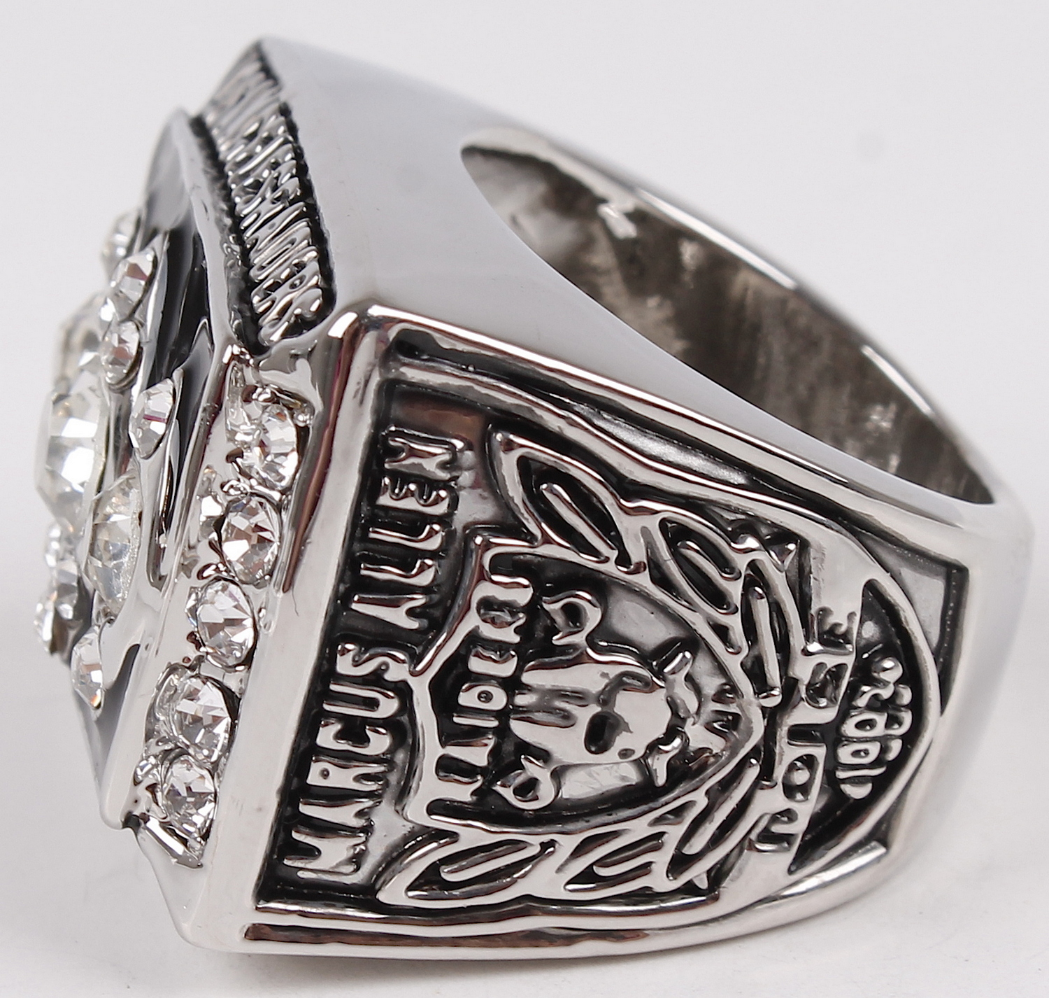 Marcus Allen Los Angeles Raiders High Quality Replica 1983 Super Bowl XVIII Championship Ring at PristineAuction.com Marcus Allen Los Angeles Raiders High Quality Replica 1983 Super Bowl XVIII Championship Ring at PristineAuction.com