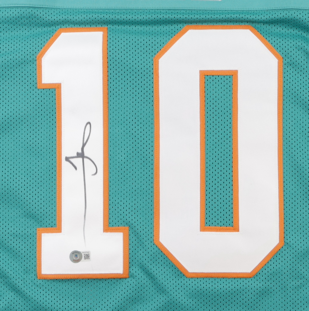 Tyreek Hill Signed Jersey (Beckett) at PristineAuction.com Tyreek Hill Signed Jersey (Beckett) at PristineAuction.com