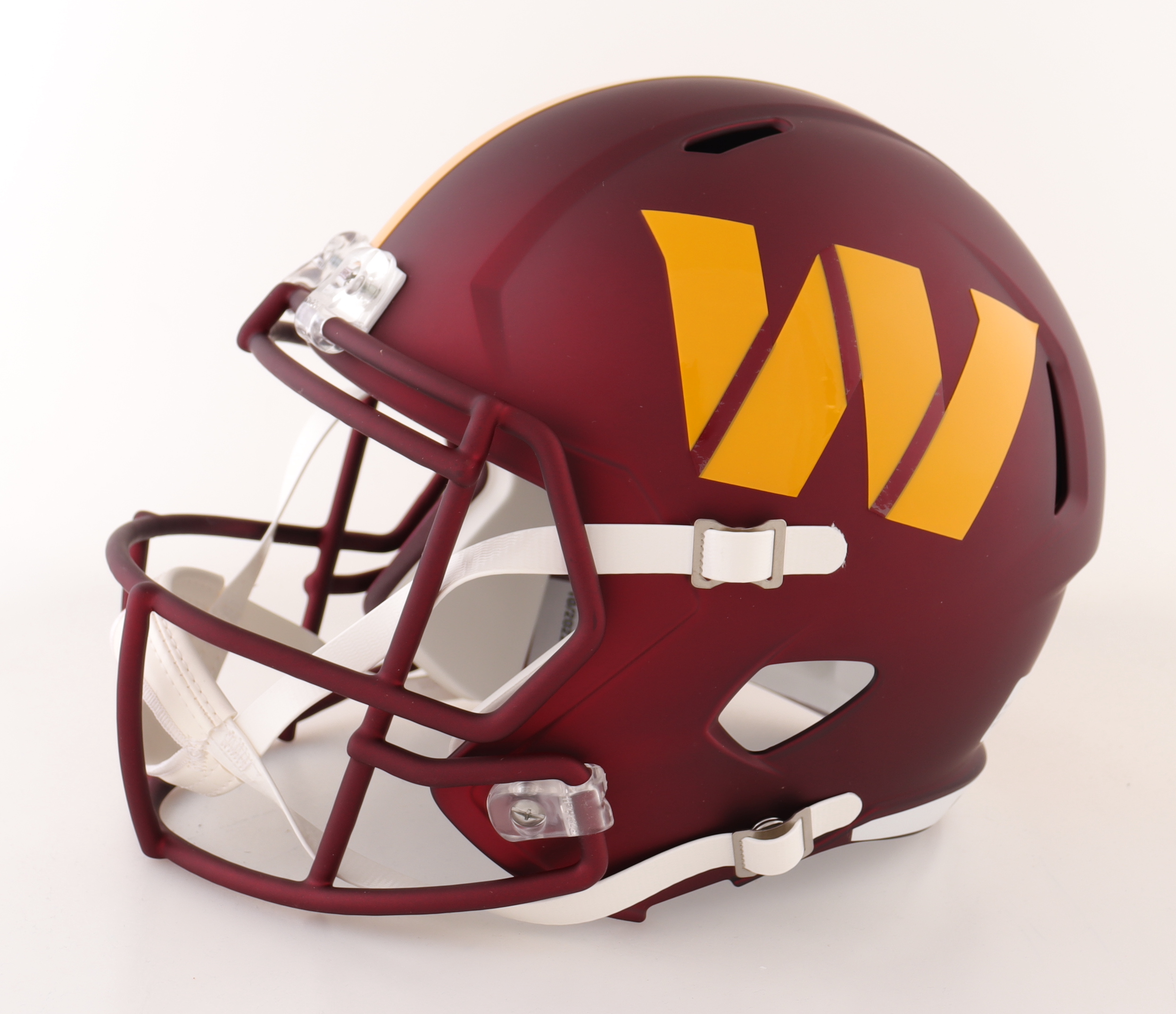 Taylor Heinicke Signed Commanders Full-Size Speed Helmet (Beckett) at PristineAuction.com Taylor Heinicke Signed Commanders Full-Size Speed Helmet (Beckett) at PristineAuction.com