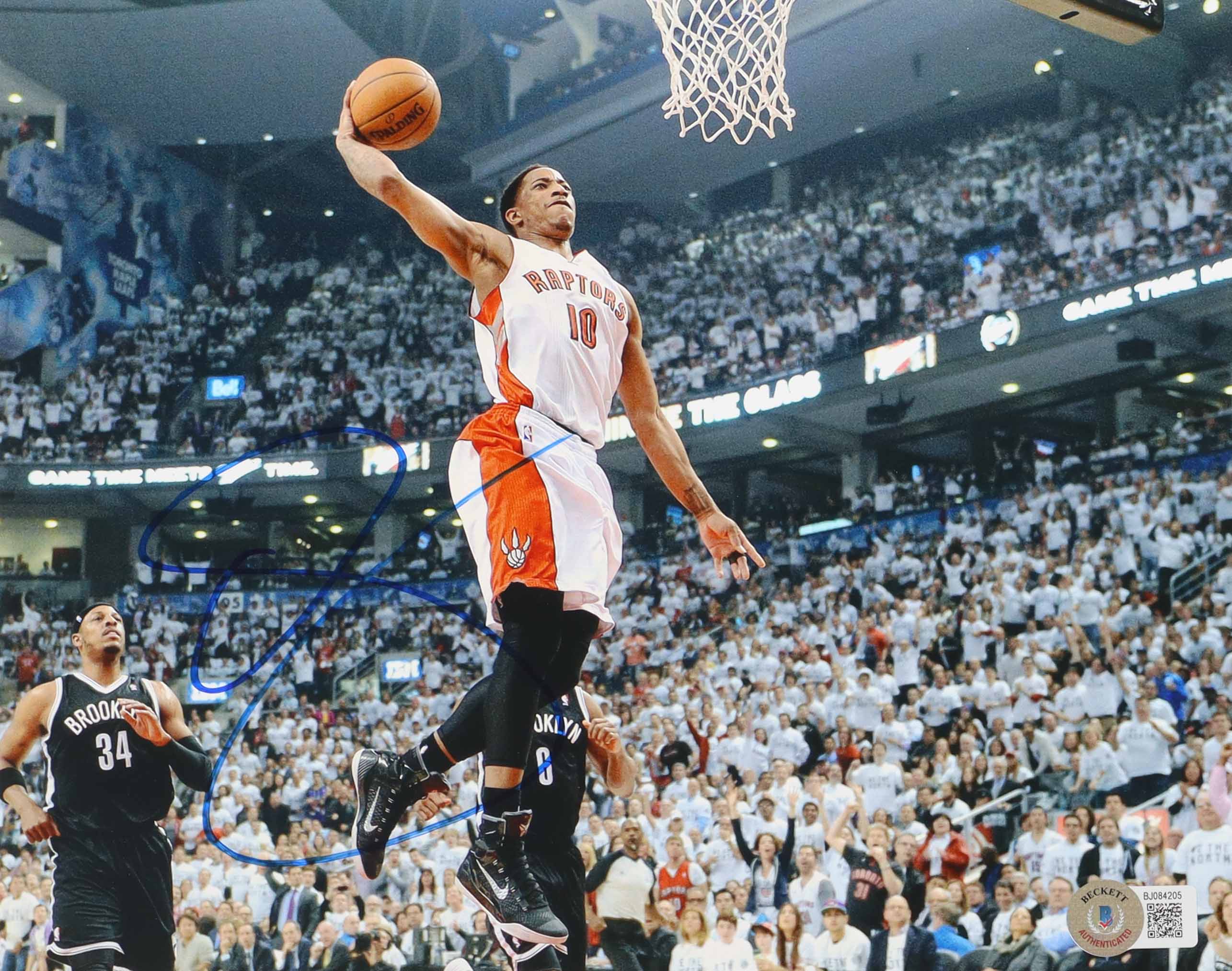 DeMar DeRozan Signed Raptors 8x10 Photo (Beckett) at PristineAuction.com DeMar DeRozan Signed Raptors 8x10 Photo (Beckett) at PristineAuction.com