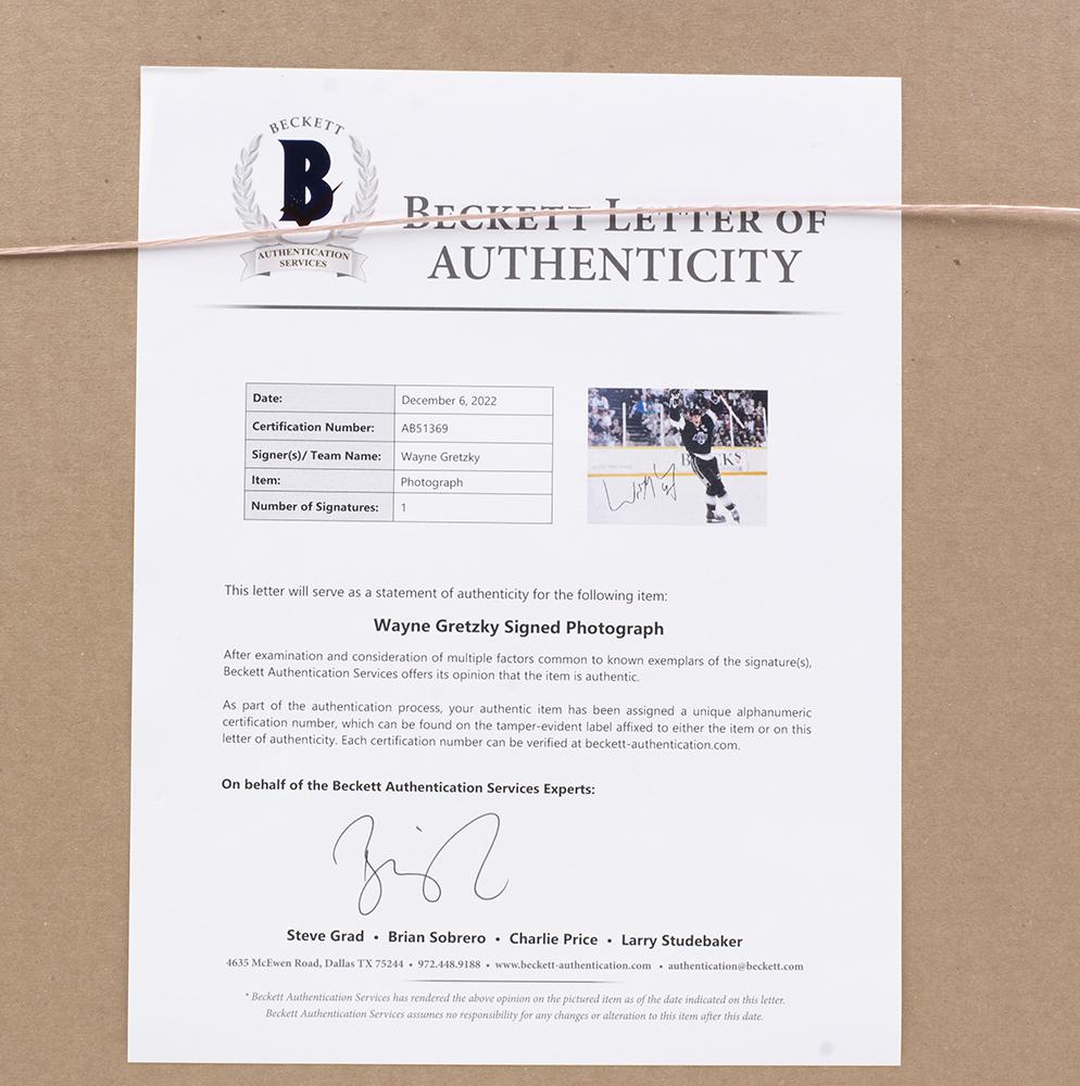 Wayne Gretzky Signed 16x20 Custom Framed Photo Display (Beckett LOA) at PristineAuction.com Wayne Gretzky Signed 16x20 Custom Framed Photo Display (Beckett LOA) at PristineAuction.com