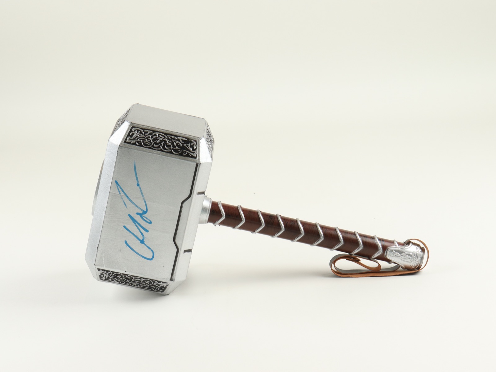 Chris Hemsworth Signed "Thor" Mjolnir Hammer (Beckett) at PristineAuction.com Chris Hemsworth Signed "Thor" Mjolnir Hammer (Beckett) at PristineAuction.com