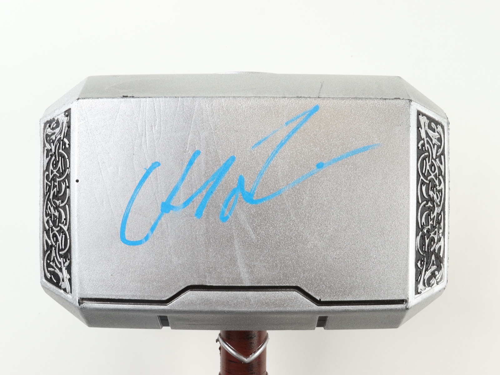 Chris Hemsworth Signed "Thor" Mjolnir Hammer (Beckett) at PristineAuction.com Chris Hemsworth Signed "Thor" Mjolnir Hammer (Beckett) at PristineAuction.com